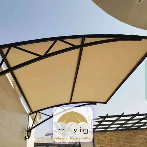 مظات أسطح بلون بيج مع هيكل حديد اسود